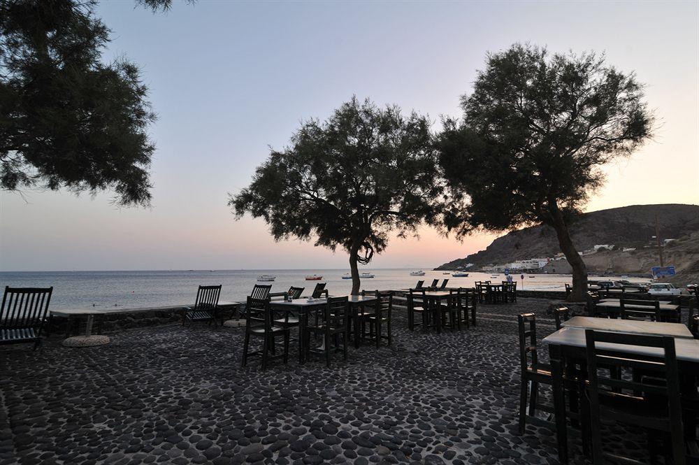 Akrotiri Hotel Exterior photo