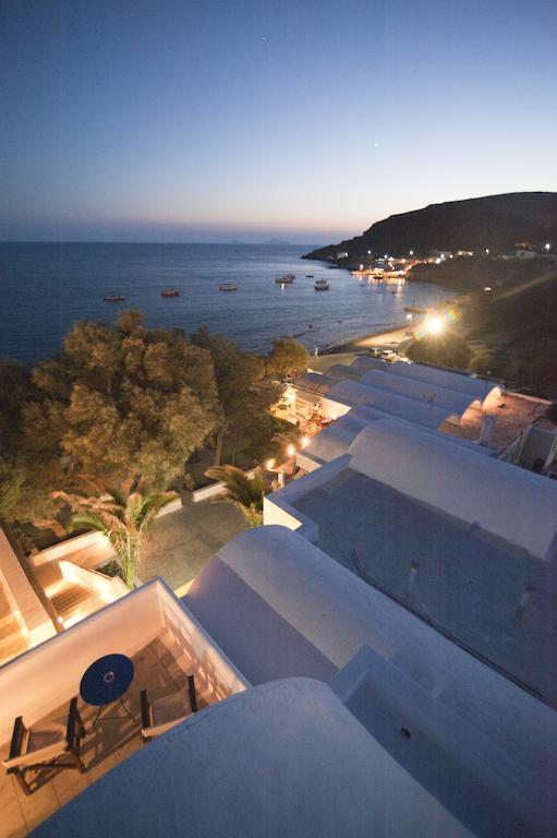 Akrotiri Hotel Exterior photo