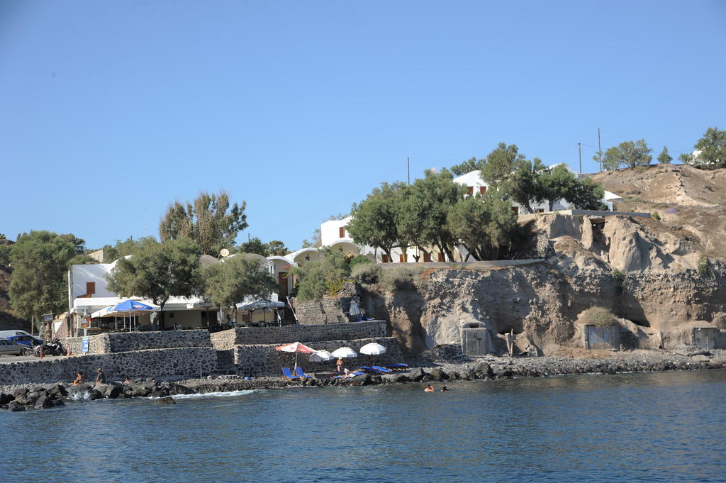 Akrotiri Hotel Exterior photo