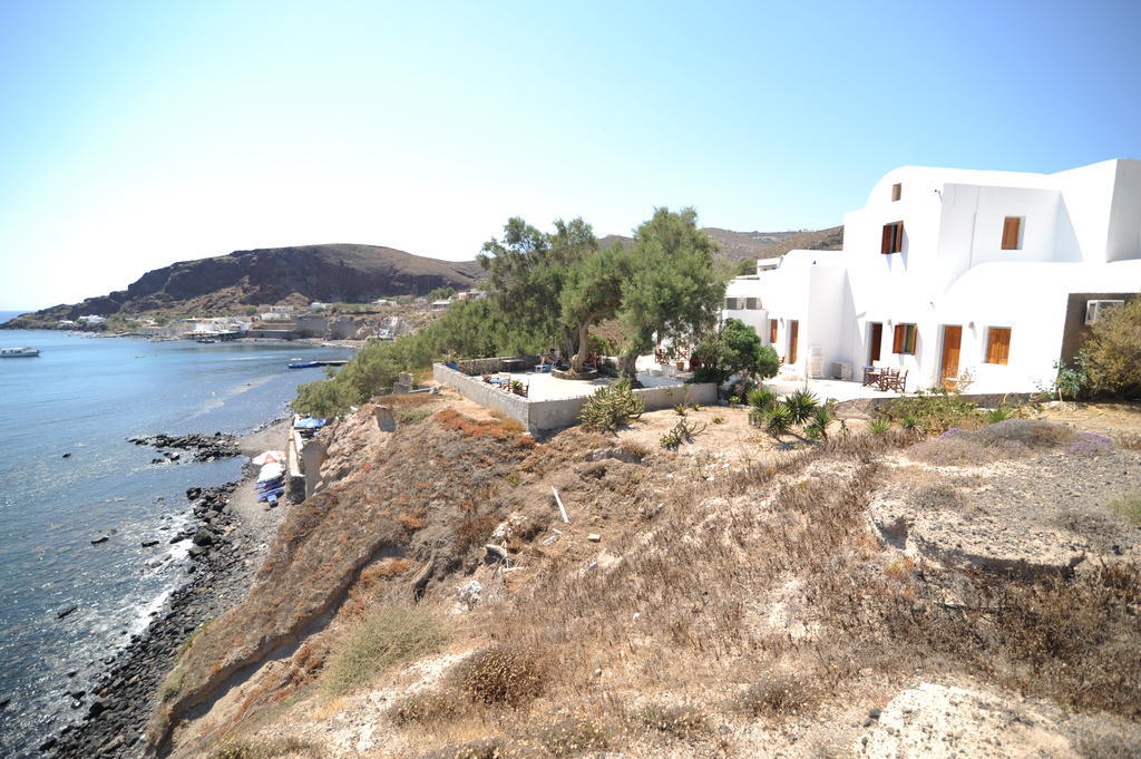 Akrotiri Hotel Exterior photo