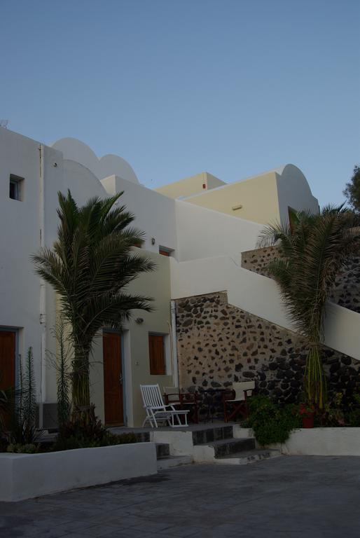 Akrotiri Hotel Exterior photo