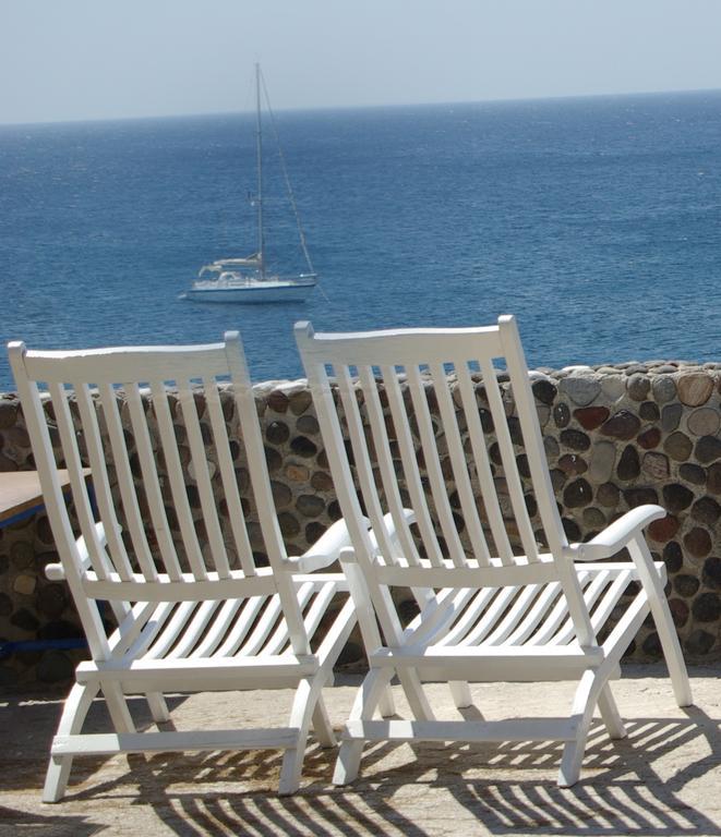 Akrotiri Hotel Exterior photo