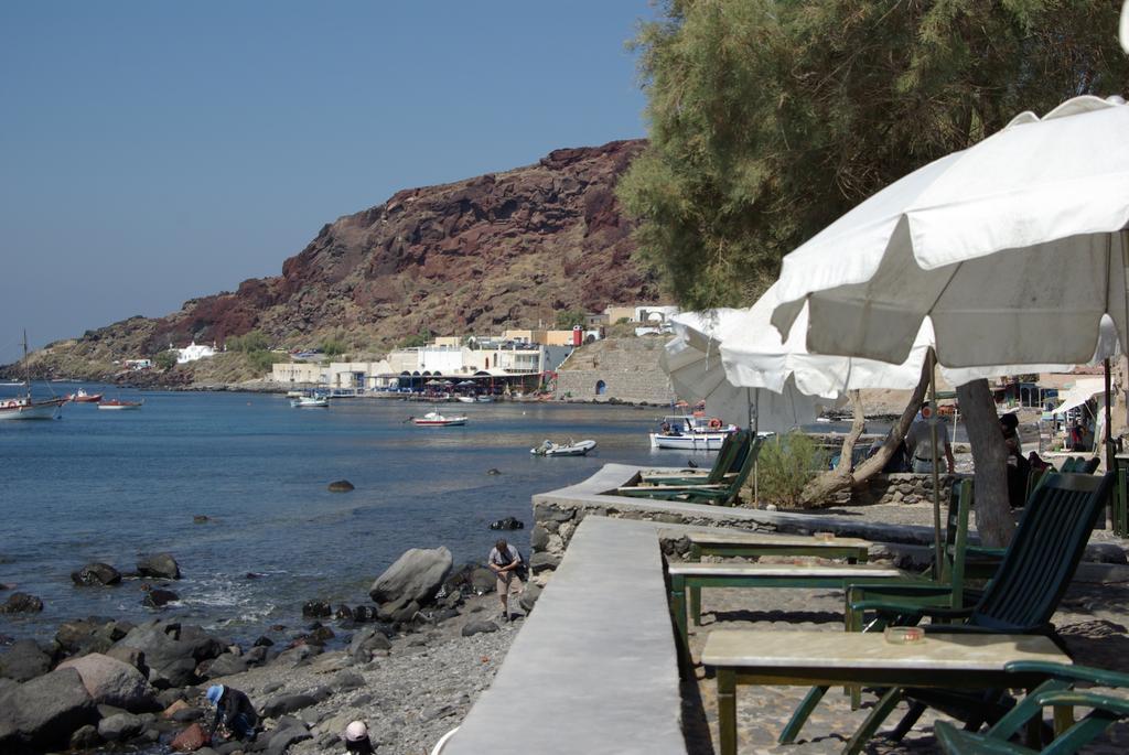 Akrotiri Hotel Exterior photo