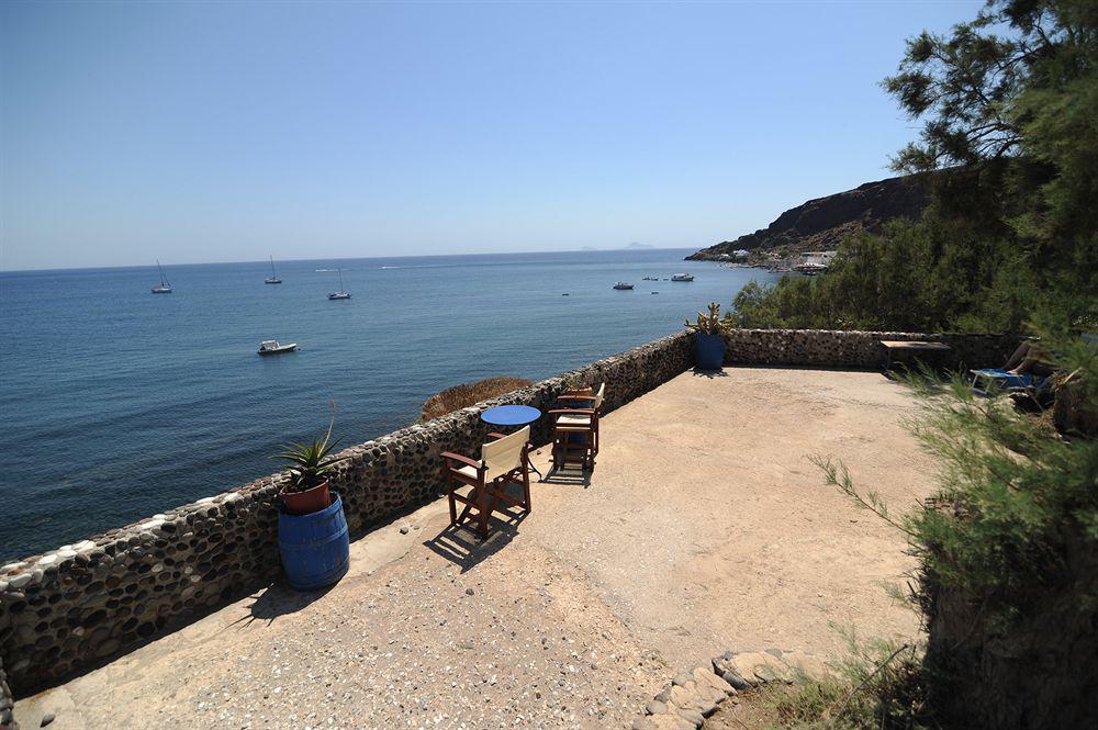 Akrotiri Hotel Exterior photo