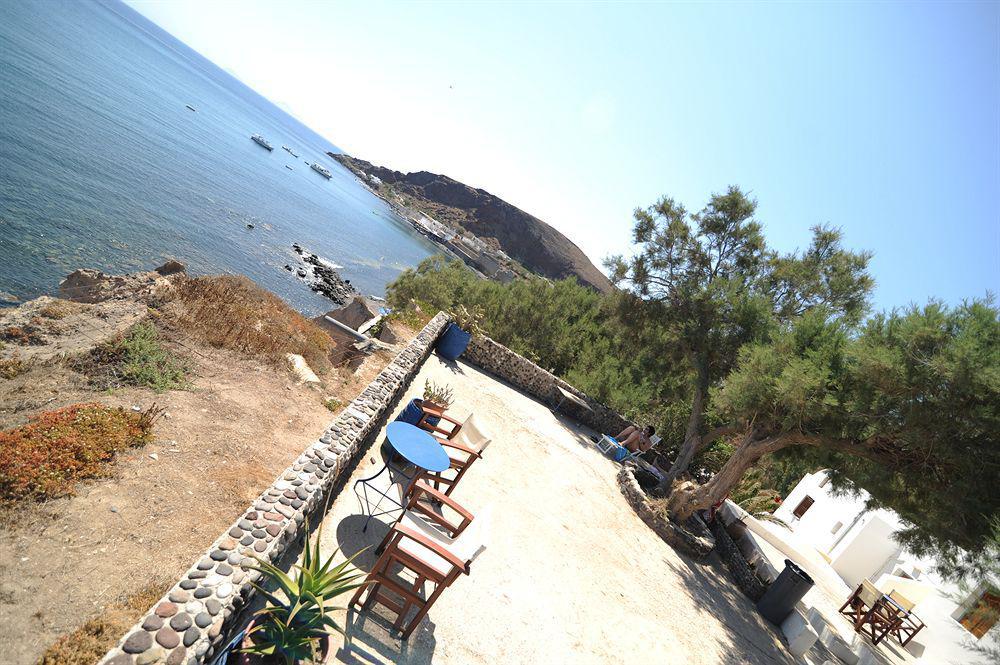 Akrotiri Hotel Exterior photo