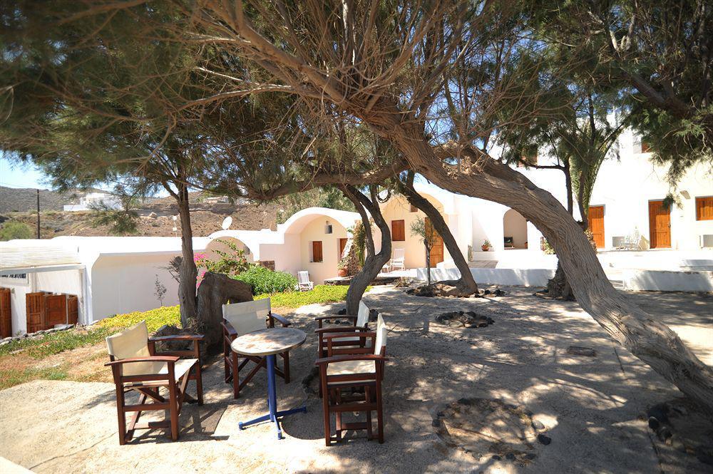 Akrotiri Hotel Exterior photo